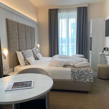 Villa Nicolli Romantic Resort - Adults Only Riva del Garda Esterno foto