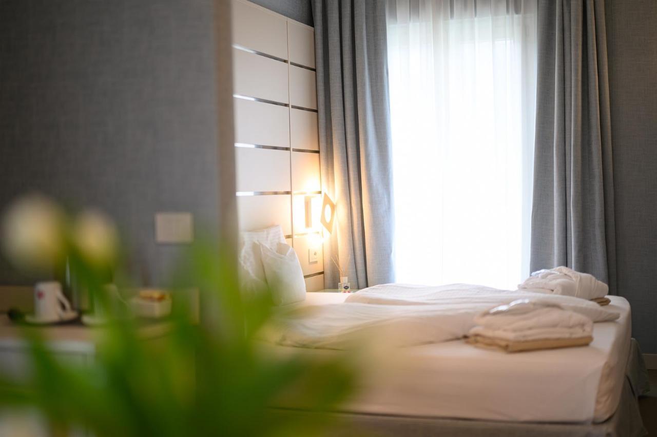 Villa Nicolli Romantic Resort - Adults Only Riva del Garda Esterno foto