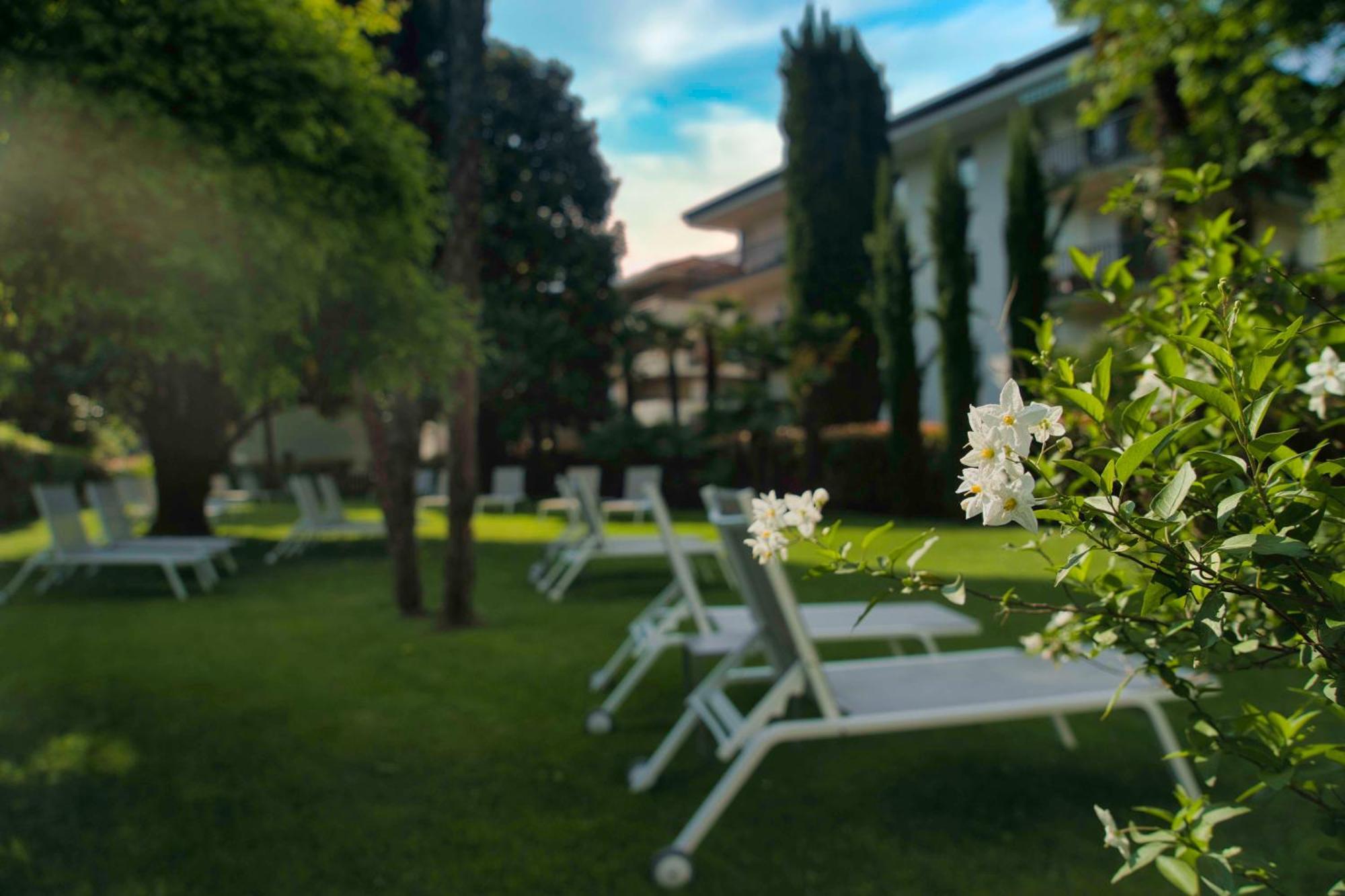 Villa Nicolli Romantic Resort - Adults Only Riva del Garda Esterno foto