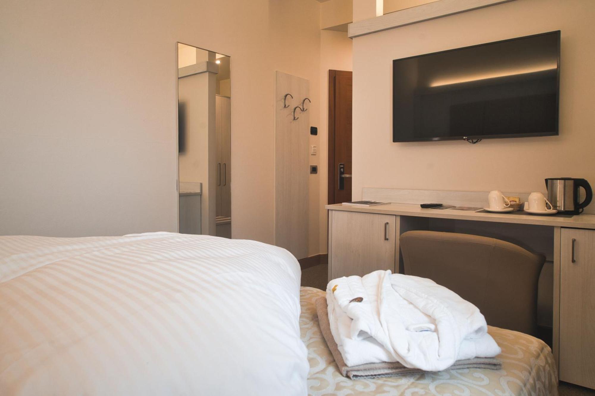 Villa Nicolli Romantic Resort - Adults Only Riva del Garda Esterno foto
