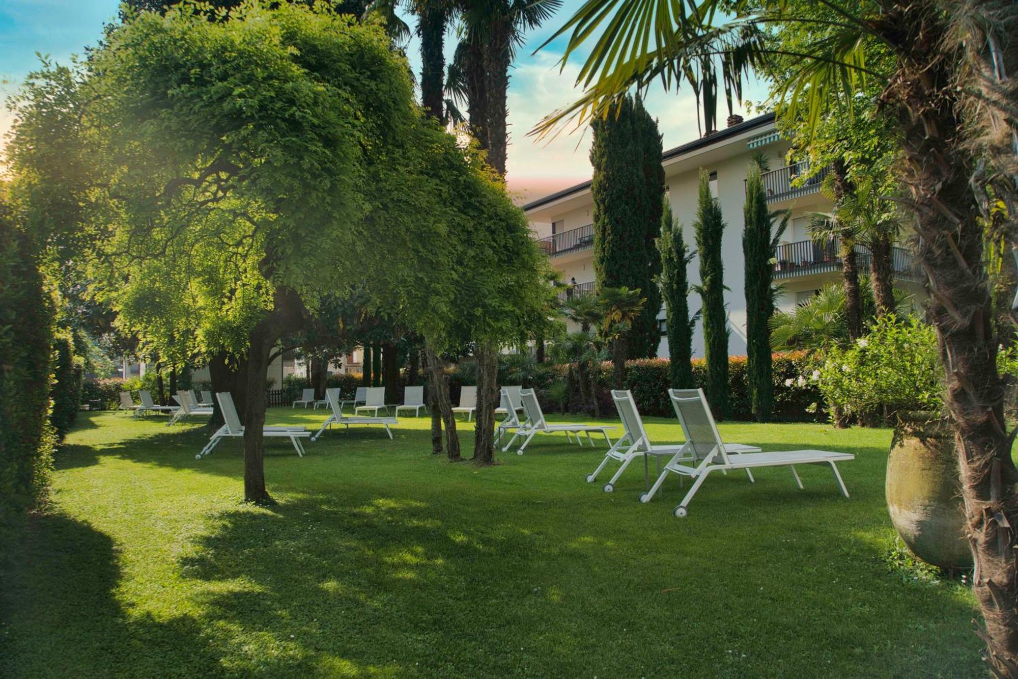 Villa Nicolli Romantic Resort - Adults Only Riva del Garda Esterno foto
